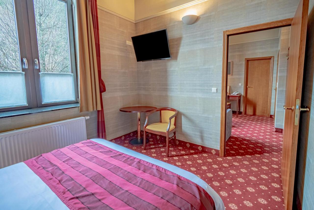 Hotel Des Comtes Дюрбюи Экстерьер фото
